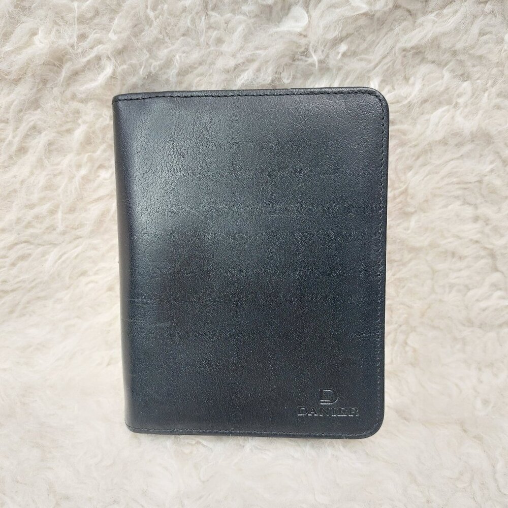 Danier Black  Leather Round Zip Passport Holder